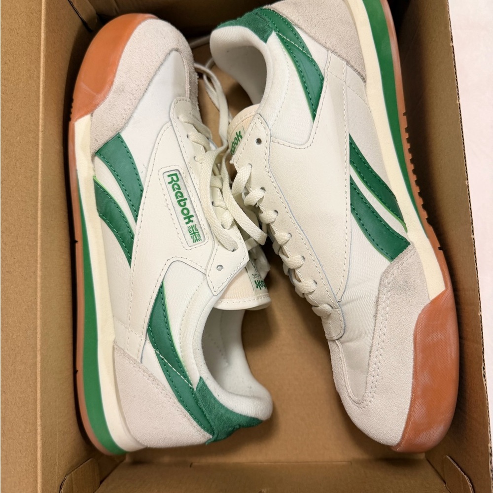 Reebok Sneaker NWB